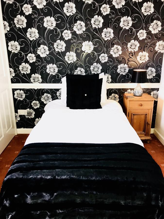 Glemsford The Cock Inn Bed And Breakfast المظهر الخارجي الصورة