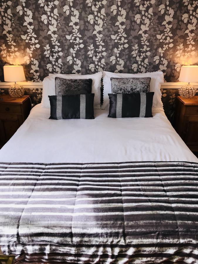 Glemsford The Cock Inn Bed And Breakfast المظهر الخارجي الصورة
